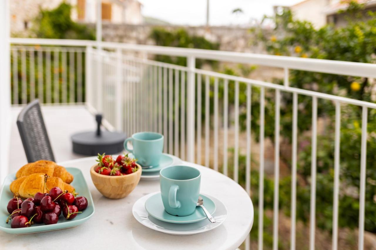 Apartment Jesliving Hvar - 2 Bedroom Elegant With Sea View In Historic Center Of