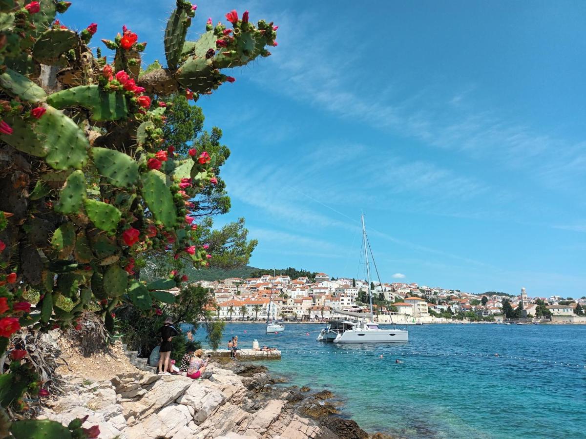 Jesliving Hvar - 2 Bedroom Elegant With Sea View In Historic Center Of