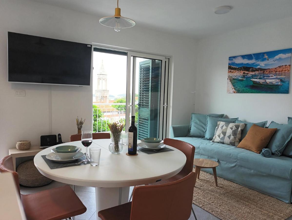 Jesliving Hvar - 2 Bedroom Elegant With Sea View In Historic Center Of Apartment
